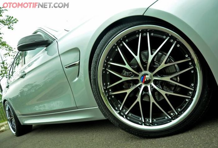 Pelek Ruletta 20 inci ini pilihan Chaca loh!