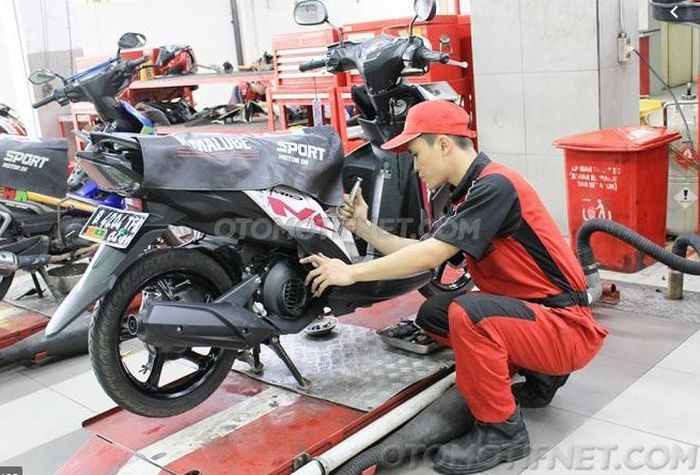 Ilustrasi servis besar motor