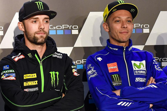 Jonas Folger (kiri) dan Valentino Rossi (kanan)