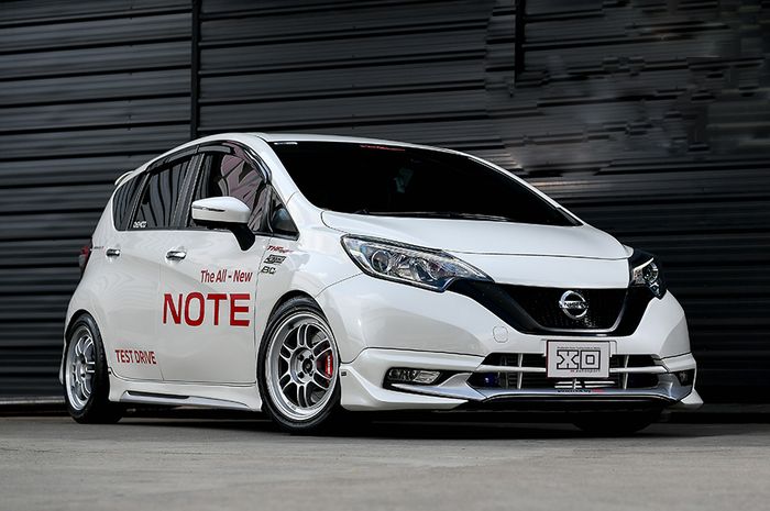 Modifikasi Nissan Note e-power asal Thailand tampil gaya street racing