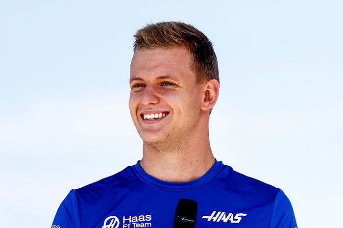 Mick Schumacher digosipkan menjadi pembalap yang menggantikan Fernando Alonso di tim Alpine untuk tahun 2023