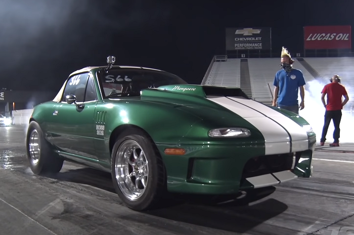 Modifikasi Mazda MX-5 engine swap pakai mesin V8