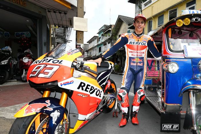 Marc Marquez naik tuktuk jelang MotoGP Thailand