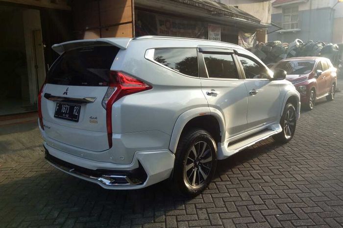 Body kit sporti berbahan plastik