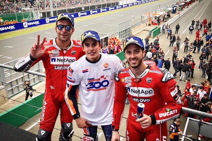 Andrea Dovizioso (kanan) finish kedua MotoGP Prancis, membuatnya telah naik podium sebanyak 95 kali di semua kelas