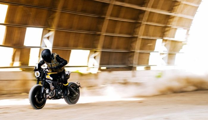 Ducati Scrambler custom hasil kolaborasi Pirelli dan Vibrazioni Art Design