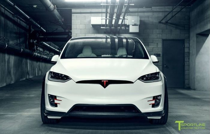 Tampilan depan modifikasi Tesla Model X garapan T-Sportsline