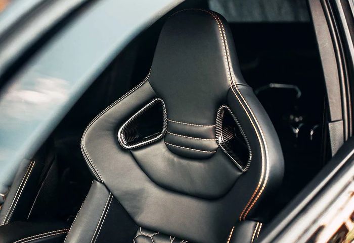 Tampilan kabin modifikasi VW Golf R bergaya sporty