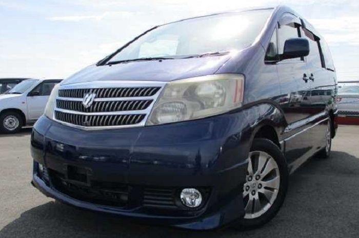 Spesifikasi dan kisaran harga Toyota Alphard seken tahun 2005.