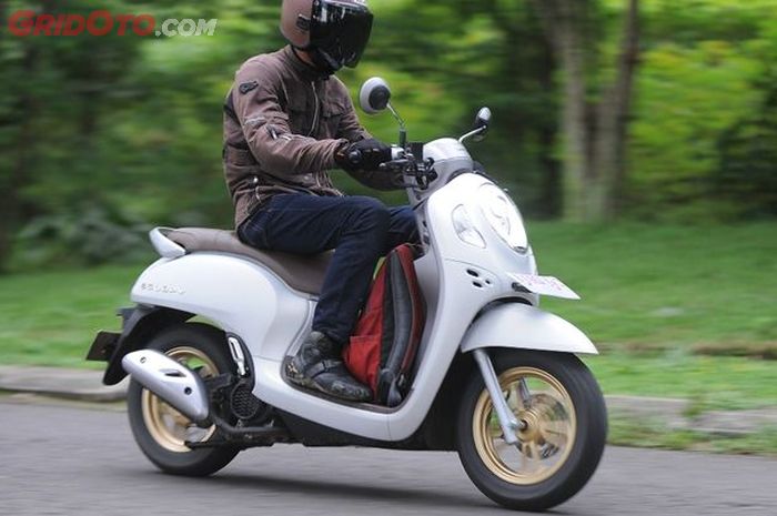 Motor bekas Honda Scoopy tahun muda dijual Rp 18 jutaan.