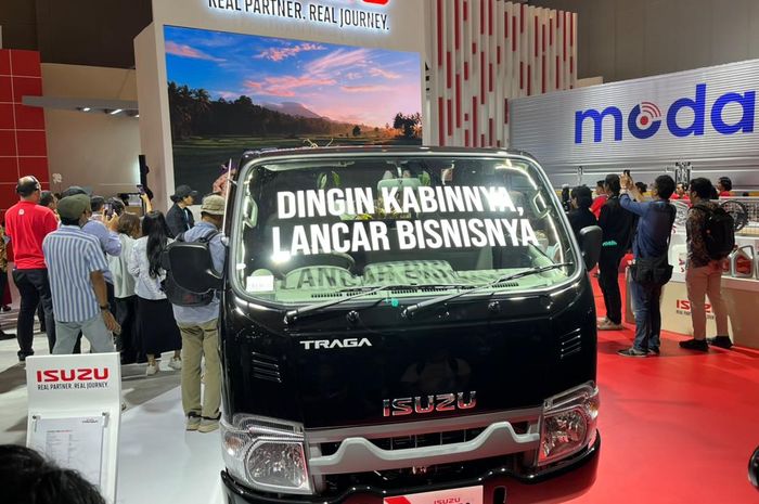 Menariknya, ajang ini juga menjadi momen pertama sekaligus dimulainya penjualan Isuzu TRAGA AC.