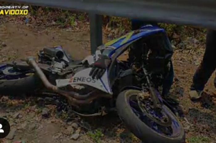 Identik Yamaha R25 hancur usai terpelanting dan hantam pembatas jalan di jalur Geopark Ciletuh, Jabar