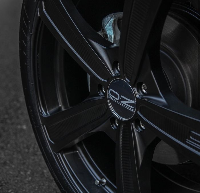 Desain 5 spoke dengan motif knurling