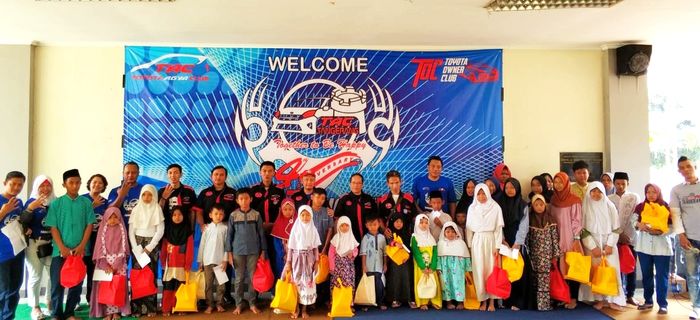 Foto bersama member TAC Tangray dengan anak yatim
