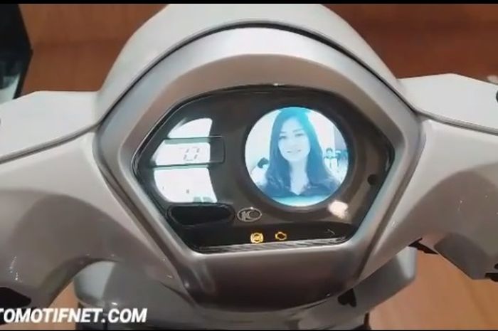 Spidometer Kymco Like 150, tuh liat, bisa tampilin foto cewek kamu