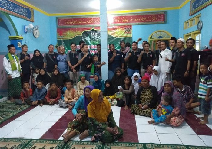 Santunan kaum dhuafa oleh Ertiga Community Indonesia