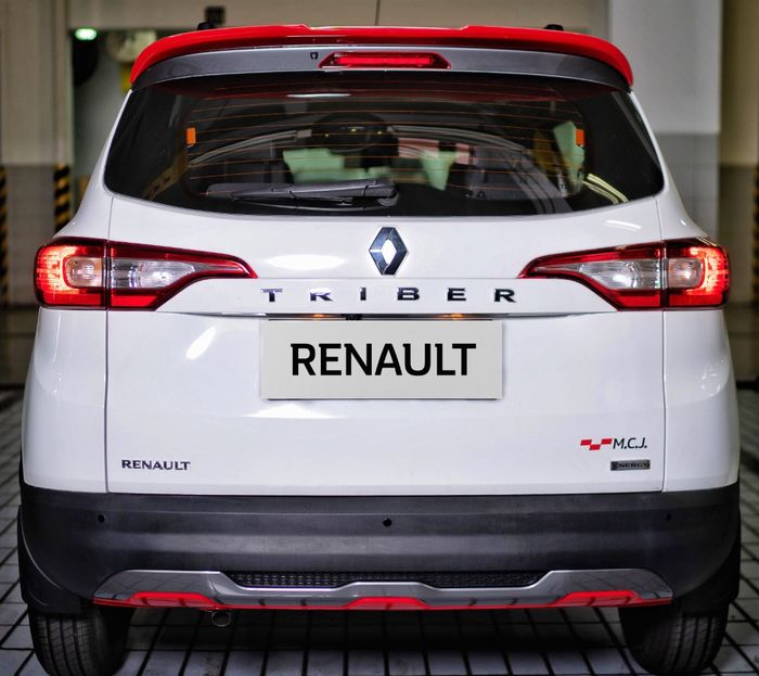 Tampak belakang Renault Triber MCJ
