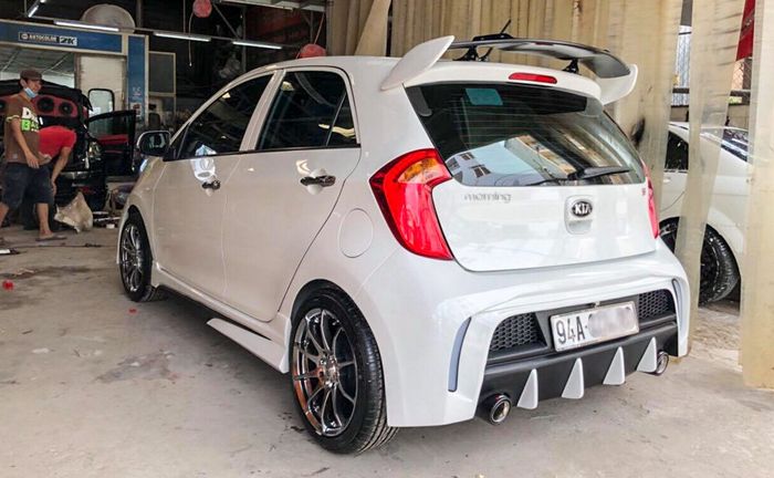 Tampilan belakang modifikasi KIA Morning