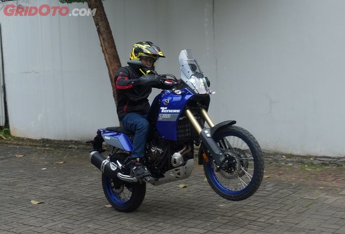 Sentak gas di gigi 1 mudah power wheelie!