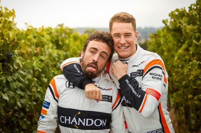 Fernando Alonso kembali akan jadi rekan retim Stoffel Vandoorne di tim McLaren tahun depan