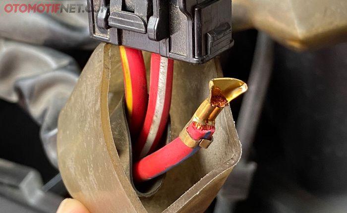 Skup kabel pada ECU Honda PCX 150 patah