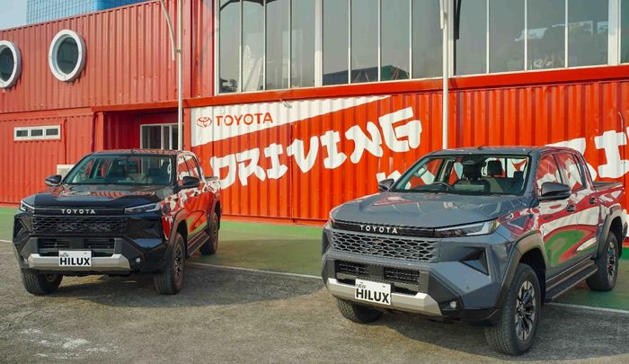Toyota New Hilux yang meluncur di Indonesia