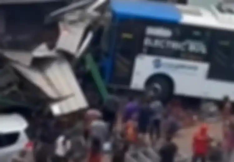 Kecelakaan Bus Listrik Transjakarta: Ketika Teknologi Canggih Gagal Menghindari Tabrakan