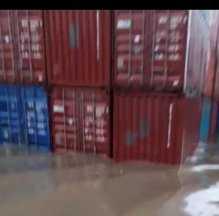 Banjir Rendam Gudang Peti Kemas di wilayah Cakung - Cilincing, Ekspor Impor Terancam Gagal