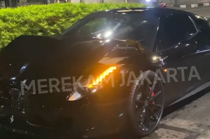 Ferrari dan Mercy alami kecelakaan di Jakarta Selatan