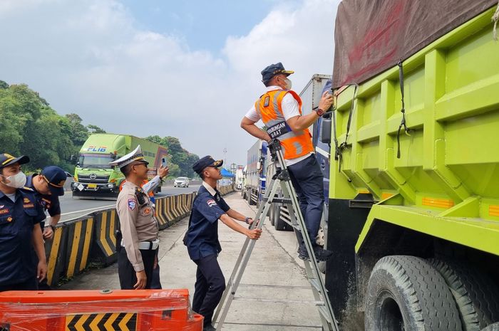 Penindakan terhadap Truk Odol di Tol Cipularang