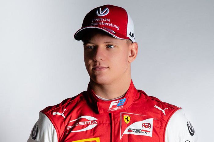 Mick Schumacher yang kini sedang berkompetisi di ajang Formula 2 (F2) digadang-gadang akan menjadi pembalap legendaris di masa depan