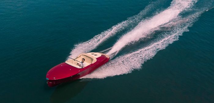 Perahu mewah mirip Porsche 356