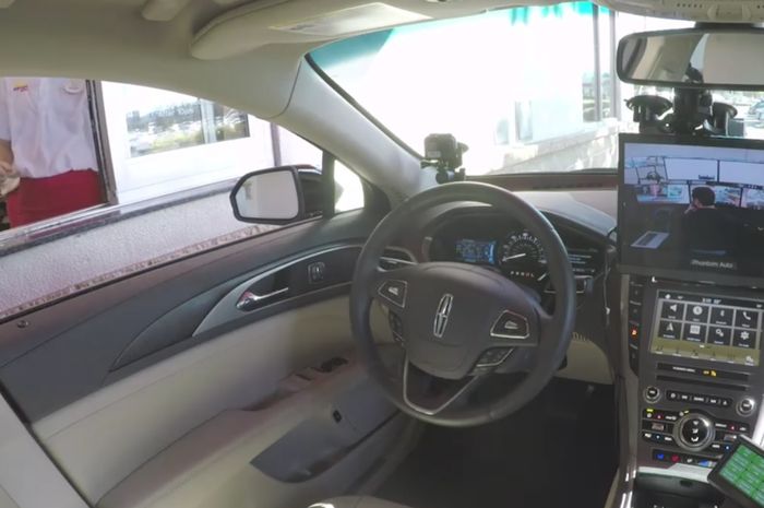 Mobil disetir dari jarak jauh, Lincoln MKZ dengan teknologi Phantom Auto