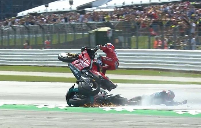 Andrea Dovizioso menabrak motor Fabio Quartararo di MotoGP Inggris 2019