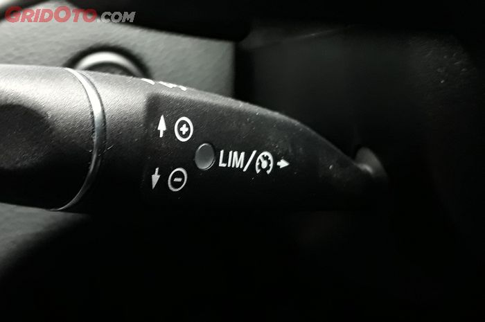Tuas Speed Limiter yang Terintegrasi dengan Cruise Control di Mercedes-Benz