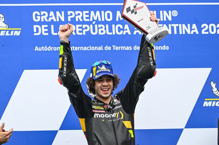 Marco Bezzecchi senang bukan kepalang usai meraih kemenangan bareng tim Valentino Rossi di MotoGP Argentina 2023