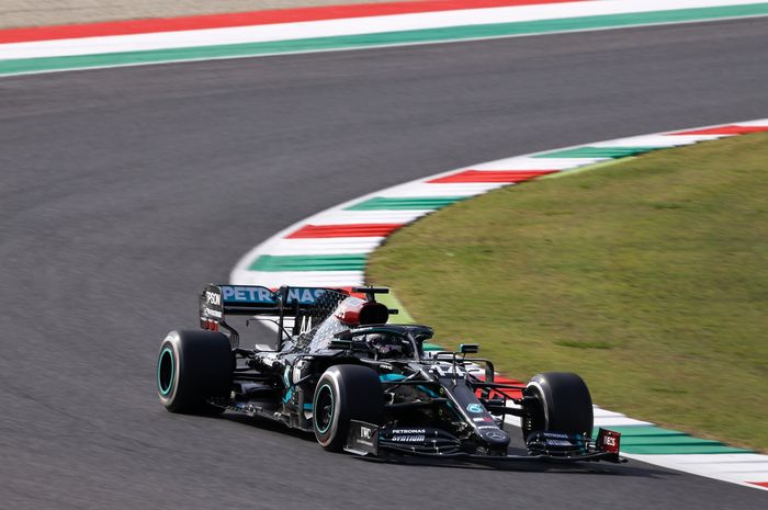 Lewis Hamilton berhasil meraih pole position, sementara Valtteri Bottas berada di posisi kedua di kualifikasi F1 Tuscan 2020