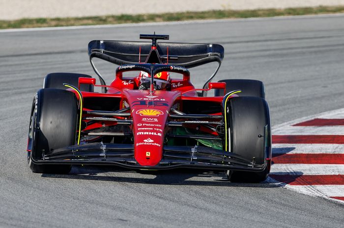 Charles Leclerc yang mengemudikan Ferrari F1-75 mendapatkan waktu tercepat tes pramusim F1 2022 di Barcelona
