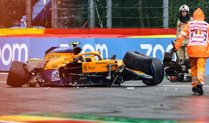 Lando Norris mengalami kecelakaan pada sesi kualifikasi F1 Belgia 2021 karena kondisi lintasan yang licin