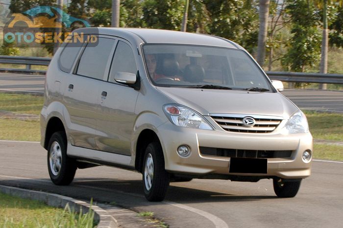 Harga Daihatsu Xenia 2010