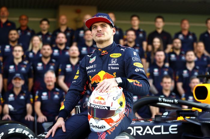Max Verstappen pakai nomor 1 di F1 2022