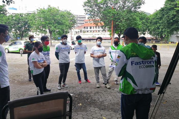 Sekolah slalom Zero Trip Racing School (ZTRS) sedang pelatihan teori