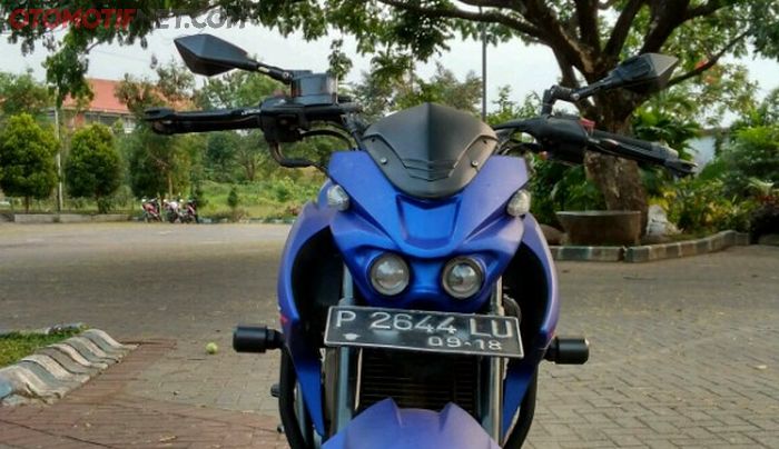 Headlamp custom, desainnya mirip Yamaha Xabre