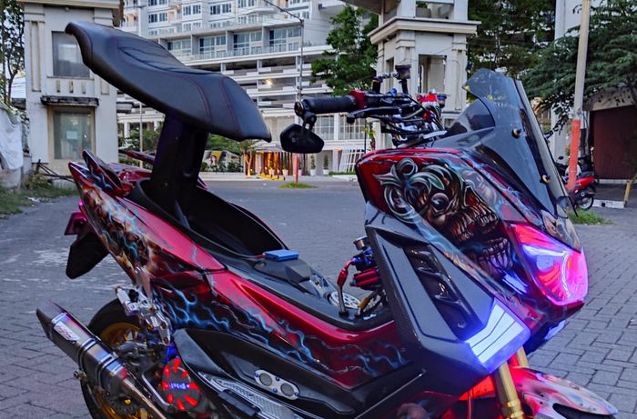 Yamaha NMAX pasang motorized pada sistem pembuka jok penumpang