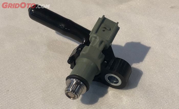 Injector 10 hole dengan semprotan 145 cc/menit