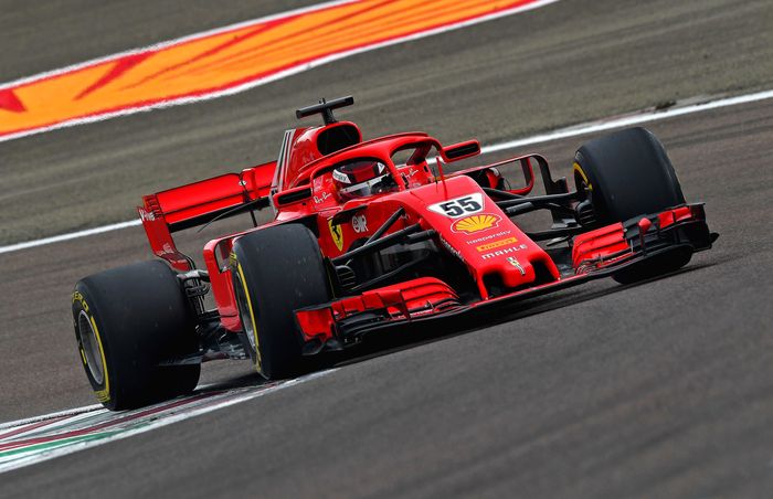 Carlos Sainz mengendarai Ferrari SF71H saat melakukan tes privat tim Ferrari, akhir Januari 2021. Bisa mendongkrak tim Ferrari di F1 2021?