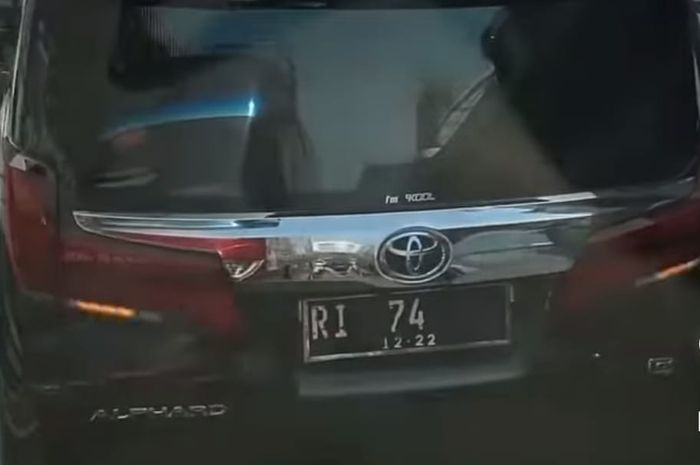 Toyota Alphard diduga mobil dinas mentri disebut tidak bayar pajak