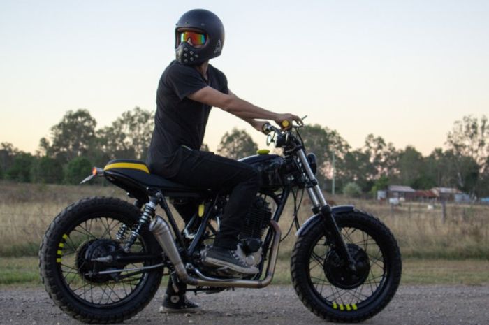 Yamaha SR400 custom scrambler dari Purpose Built Moto