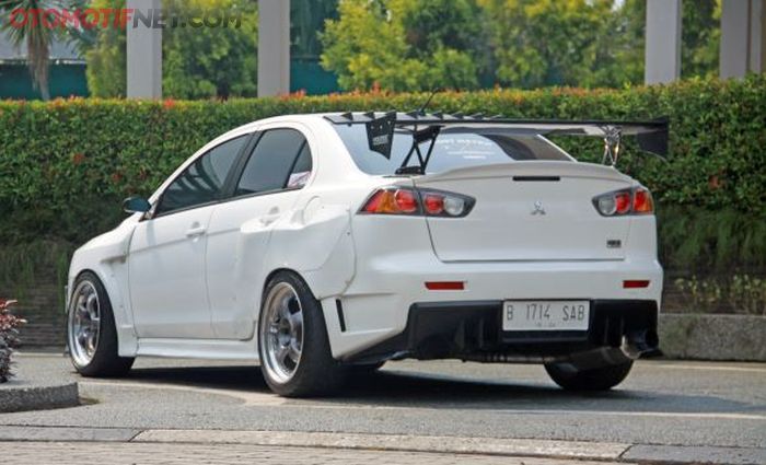 Buritan dipasangi wing spoiler Voltex