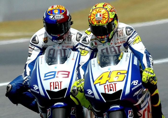 Rivalitas antara Rossi dan Lorenzo sudah diprediksi bakal terjadi saat Fiat Yamaha mengumumkan susunan pembalap MotoGP 2008.
